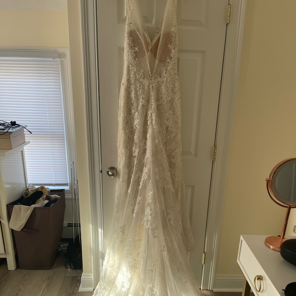Selling Sophia Tolli wedding dress size 10 aus(size 6 us)